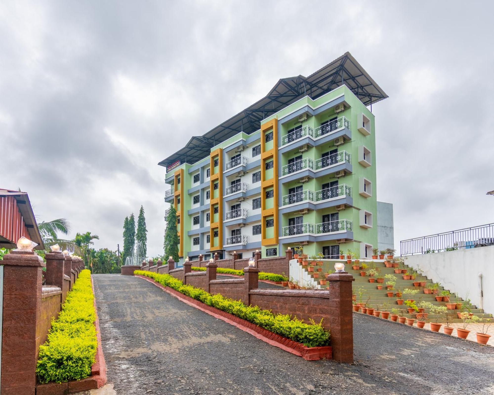 Treebo Green Village Resort - Goa Maneri  エクステリア 写真